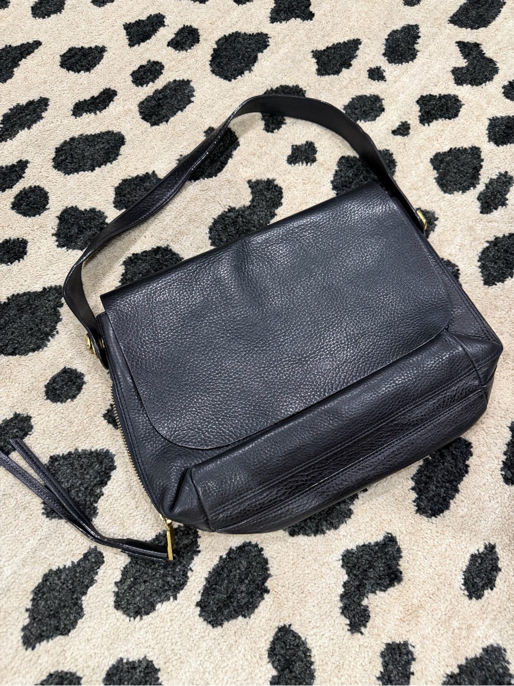 Fossil Black Leather Shoulder Bag - Classic Everyday Tote